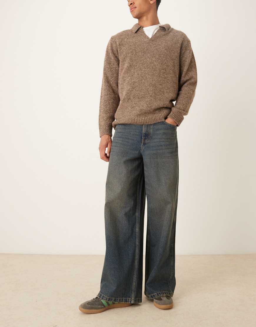 ASOS DESIGN - Extrem lässig geschnittene Jeans in Blau in mittlerer Waschung mit Tönung von ASOS DESIGN