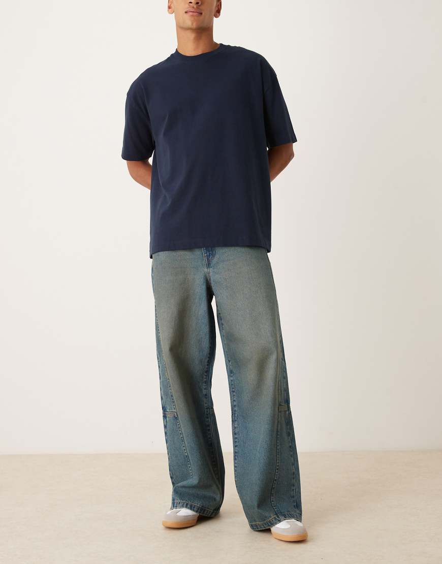ASOS DESIGN - Extrem lässig geschnittene Jeans in Blau in mittlerer Waschung mit brauner Tönung ASOS DESIGN - Extrem lässig geschnittene Jeans in Blau in mittlerer Waschung mit brauner Tönung von ASOS DESIGN