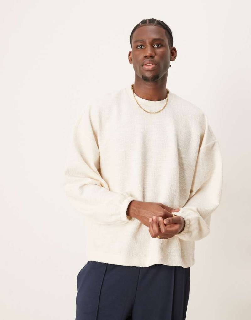 ASOS DESIGN - Extremes Langärmliges Oversize-T-Shirt in Wollweiß mit Sprenkel-Struktur von ASOS DESIGN