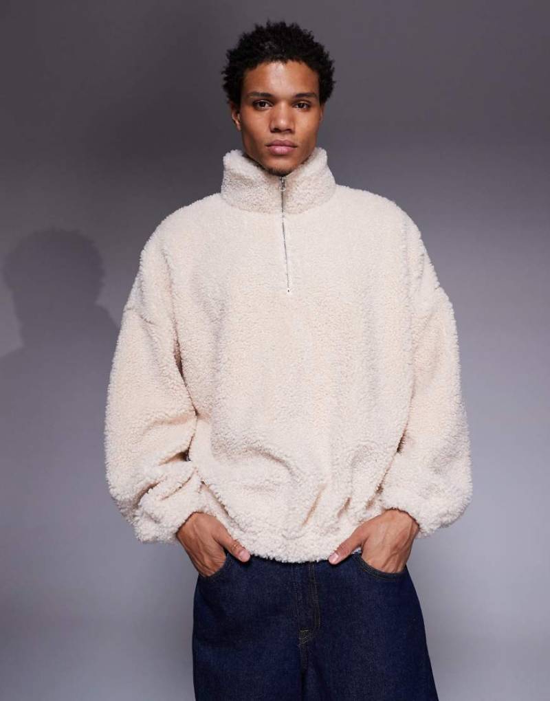 ASOS DESIGN - Super-Oversize-Sweatshirt aus Kunstpelz in Hellbraun mit kurzem Reißverschluss und Stehkragen-Brown von ASOS DESIGN