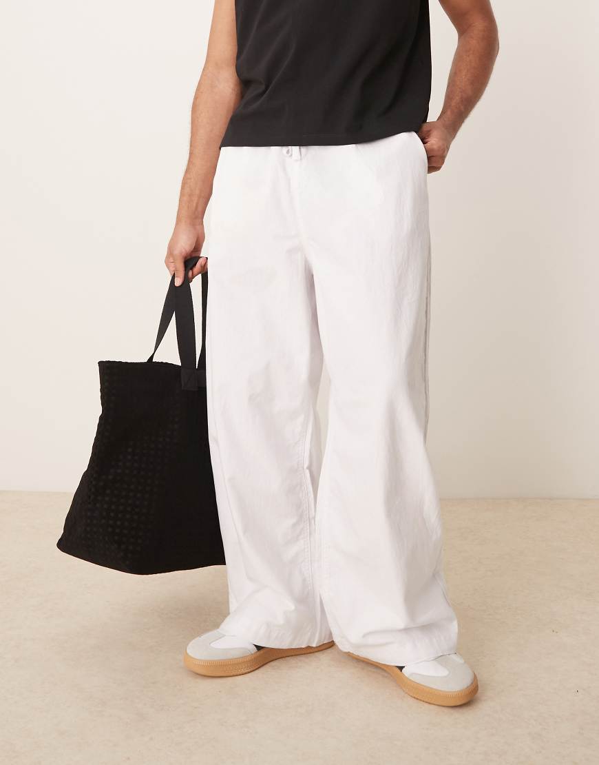 ASOS DESIGN - Fallschirm-Hose aus Leinenmix in Weiß-Braun ASOS DESIGN - Fallschirm-Hose aus Leinenmix in Weiß-Braun von ASOS DESIGN