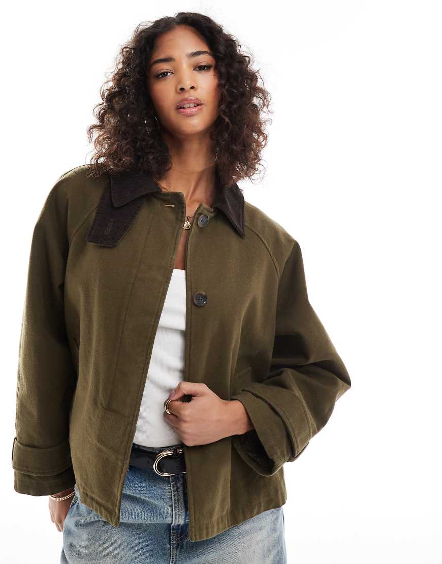 ASOS DESIGN - Jacke in Khaki mit Kontrastkragen-Grün von ASOS DESIGN