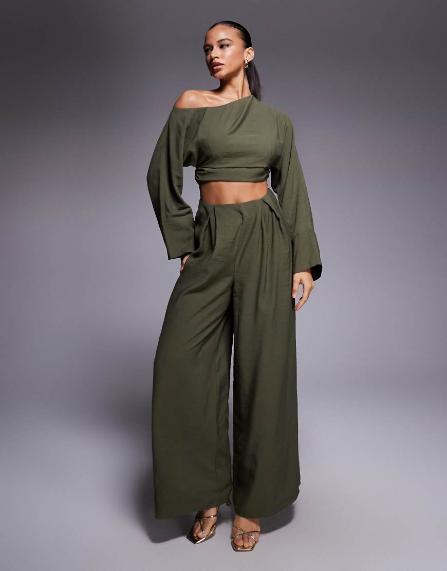 ASOS DESIGN - Fauxord-Jumpsuit in Khaki mit überschnittenen Schultern-Grün von ASOS DESIGN