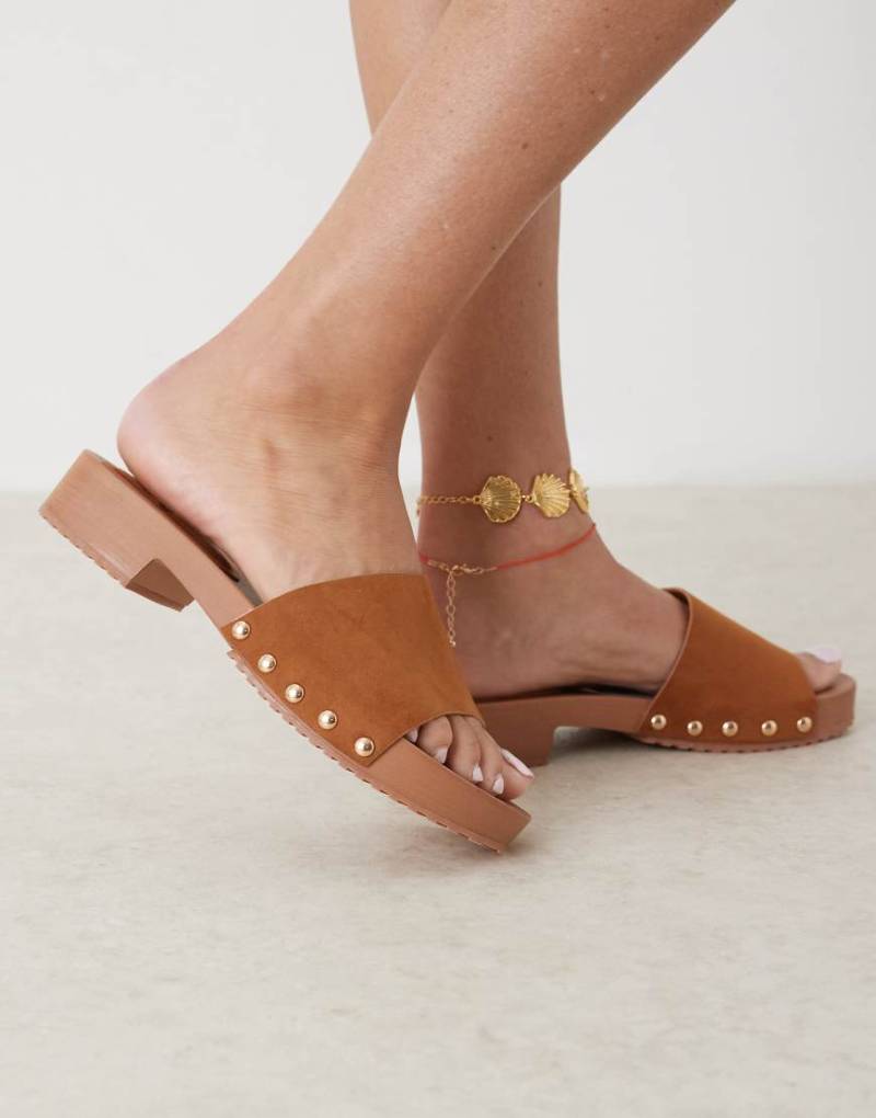 ASOS DESIGN - Favourite - Mules-Clogs aus Wildlederimitat in Hellbraun von ASOS DESIGN