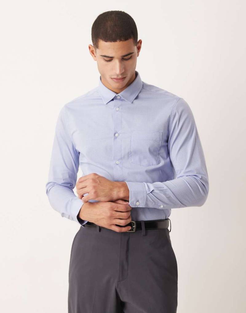 ASOS DESIGN - Fein kariertes Slim Fit Hemd in Blau von ASOS DESIGN