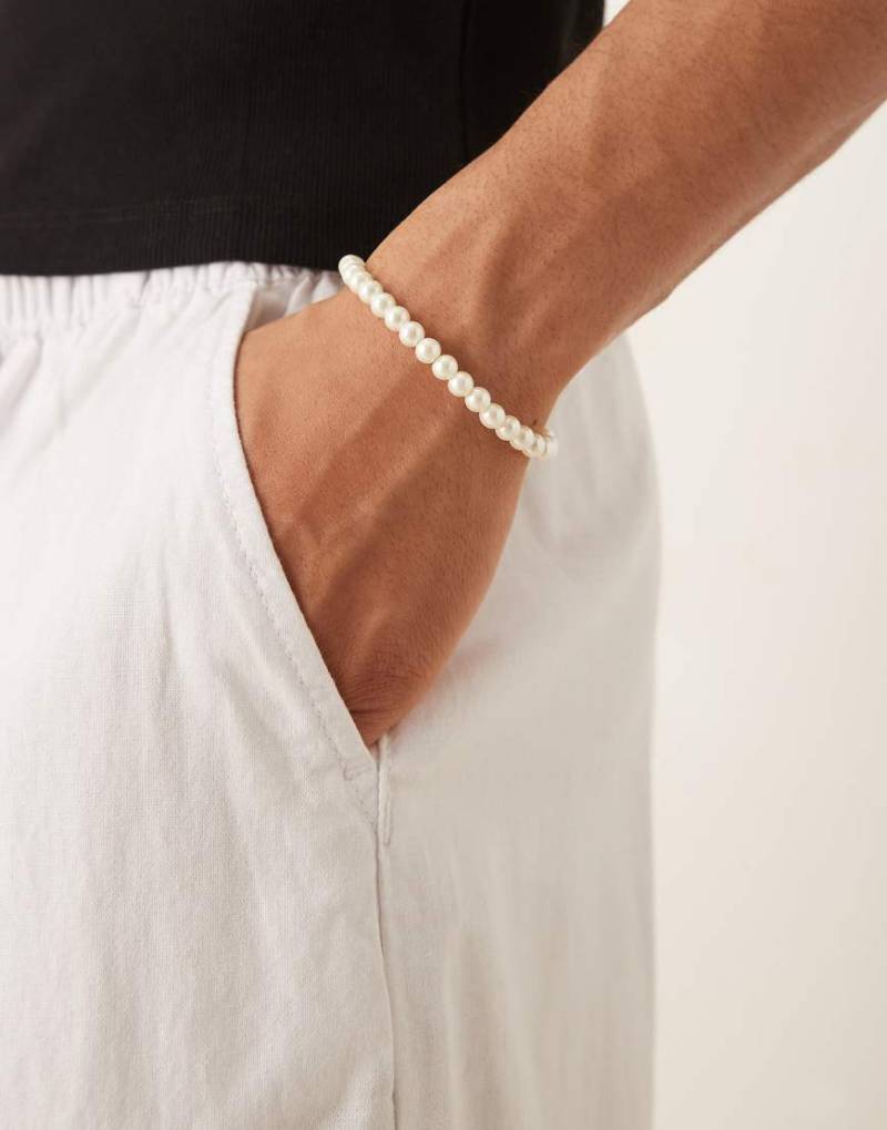 ASOS DESIGN - Armband aus Glas-Kunstperlen in Weiß, 6 mm-Bunt von ASOS DESIGN