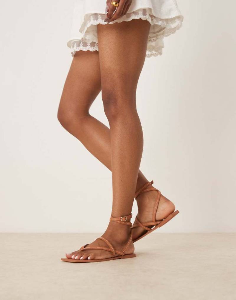 ASOS DESIGN - Fiction - Riemchensandalen aus Leder in Hellbraun von ASOS DESIGN