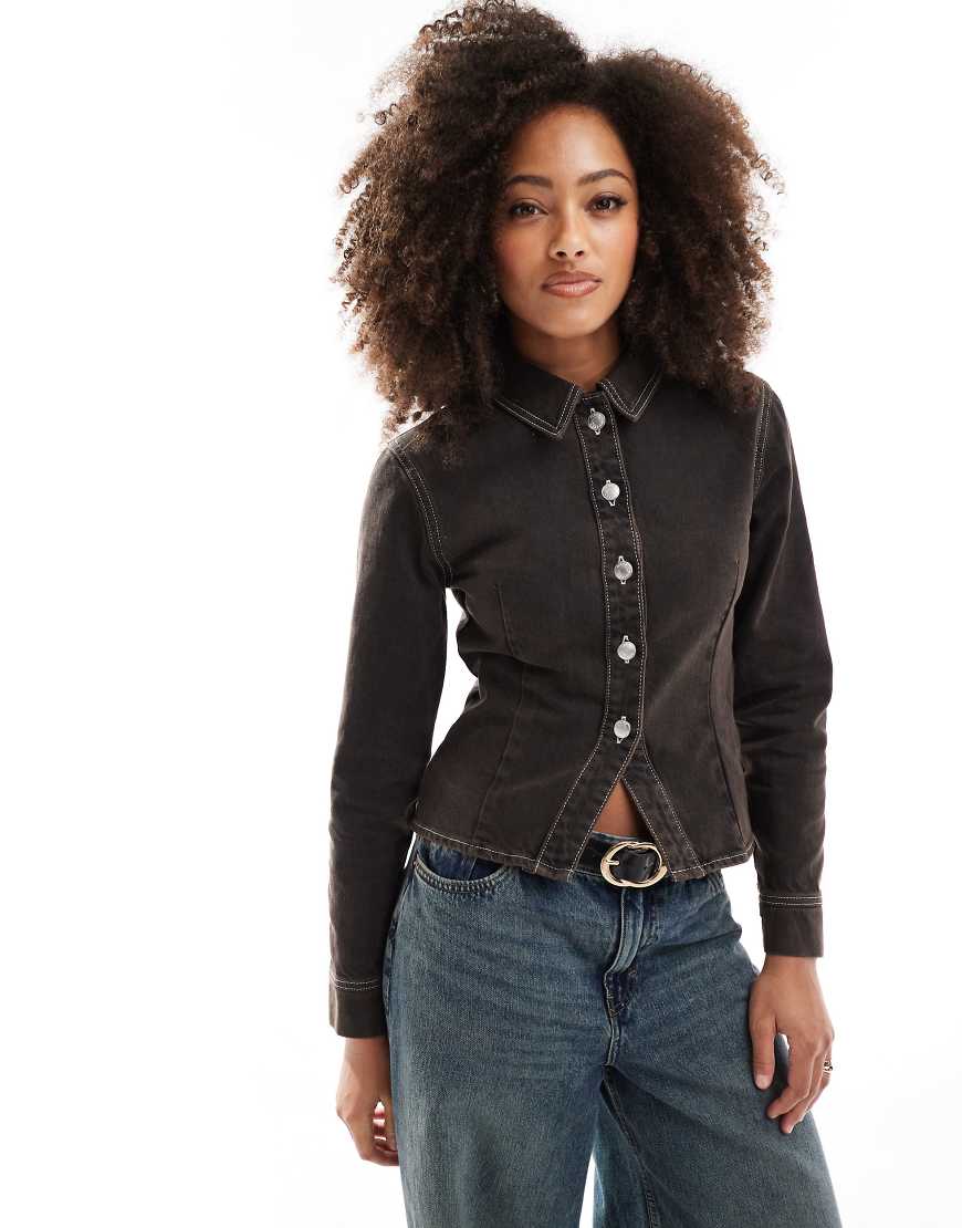 ASOS DESIGN - Figurbetonte Jeansjacke in brauner Tönung von ASOS DESIGN