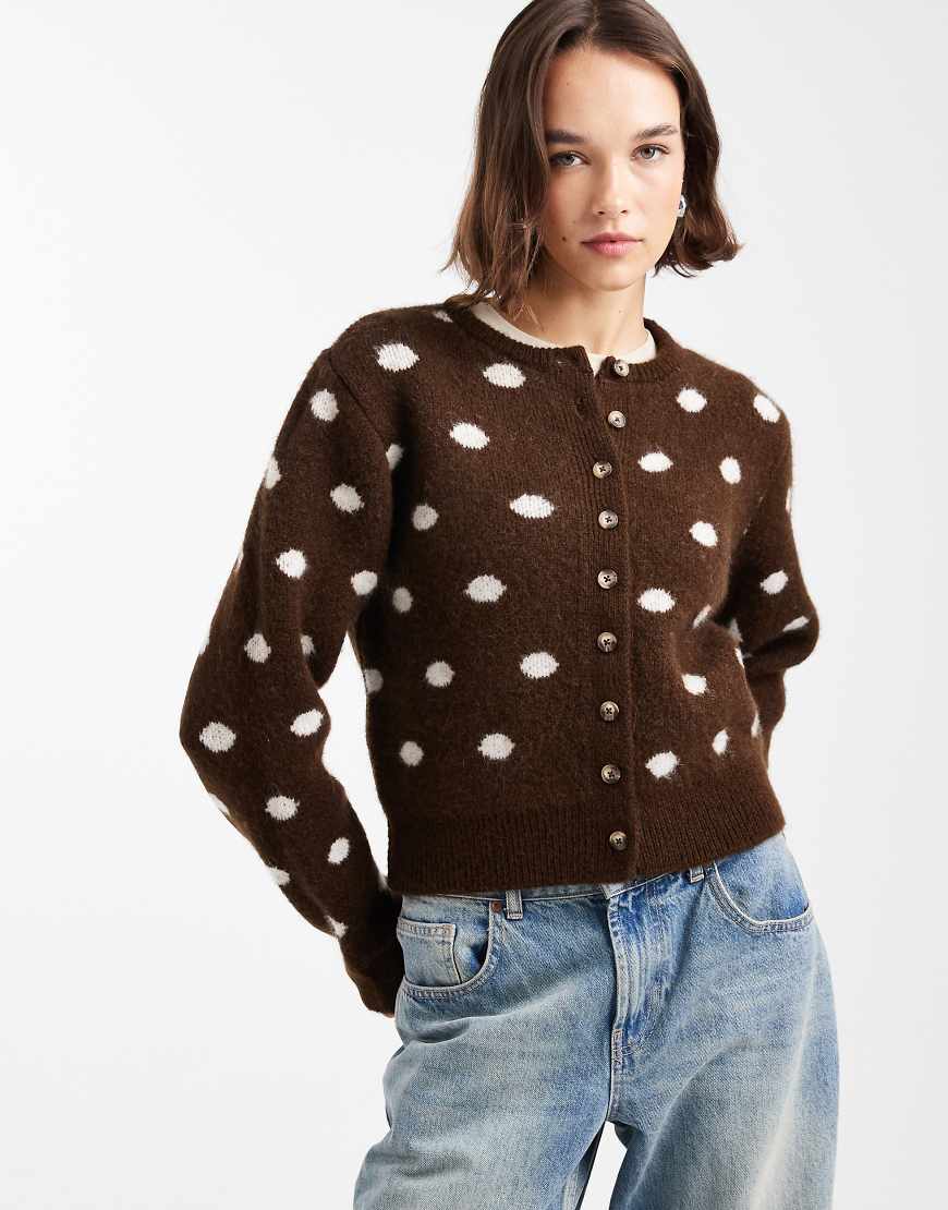 ASOS DESIGN - Figurbetonte Strickjacke in Braun mit Polka Dots-Brown von ASOS DESIGN