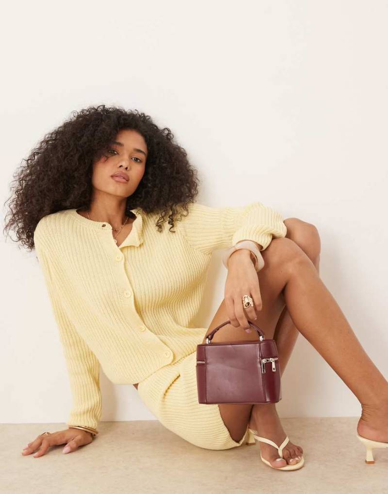 ASOS DESIGN - Figurbetonte Strickjacke in Gelb von ASOS DESIGN