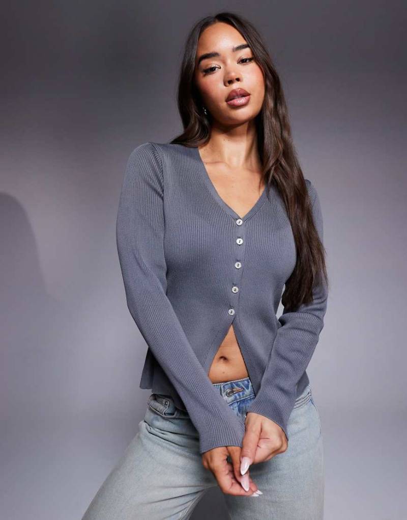 ASOS DESIGN - Figurbetonte Strickjacke in Grau mit Schlitz vorne von ASOS DESIGN