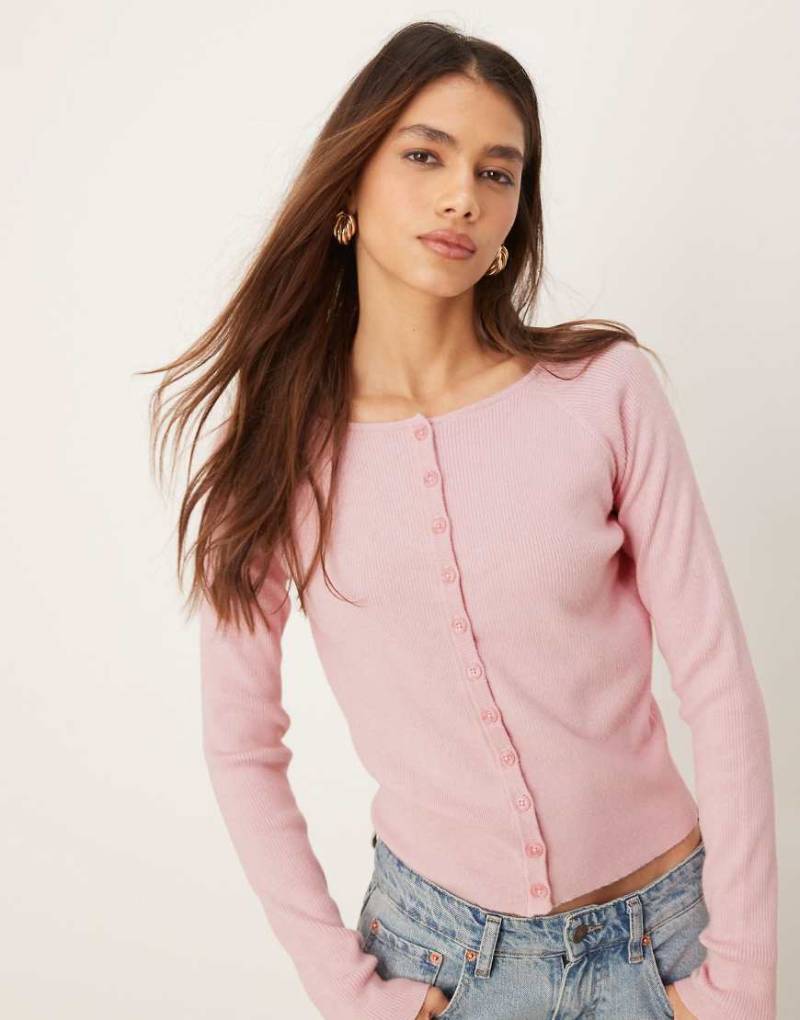 ASOS DESIGN - Figurbetonte gerippte Strickjacke in Rosa von ASOS DESIGN