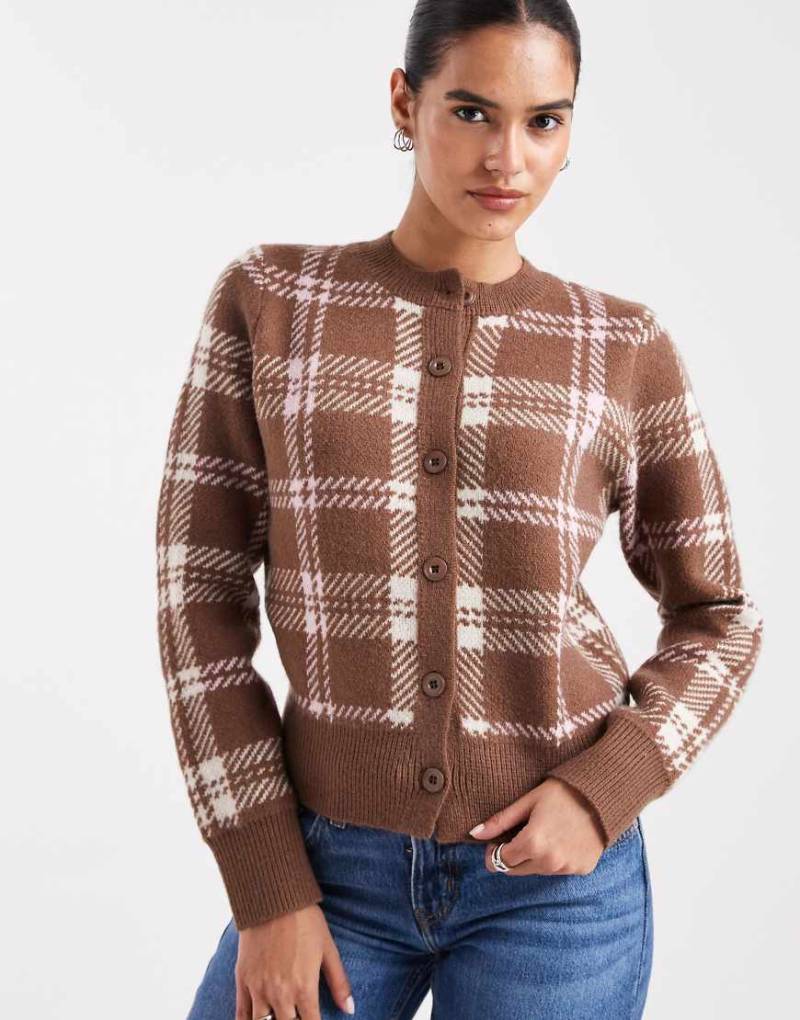 ASOS DESIGN - Figurbetonte Strickjacke in schokobraun kariert-Brown von ASOS DESIGN