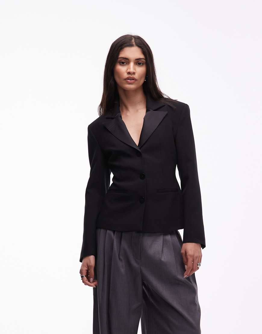 ASOS DESIGN - Figurbetonter Blazer in Schwarz mit kontrastierendem Revers von ASOS DESIGN
