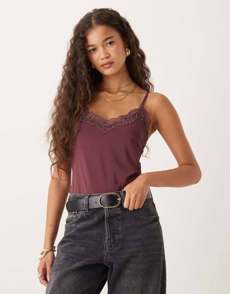 ASOS DESIGN - Figurbetonter Body in Beerenrot mit Spitzenborte-Lila von ASOS DESIGN