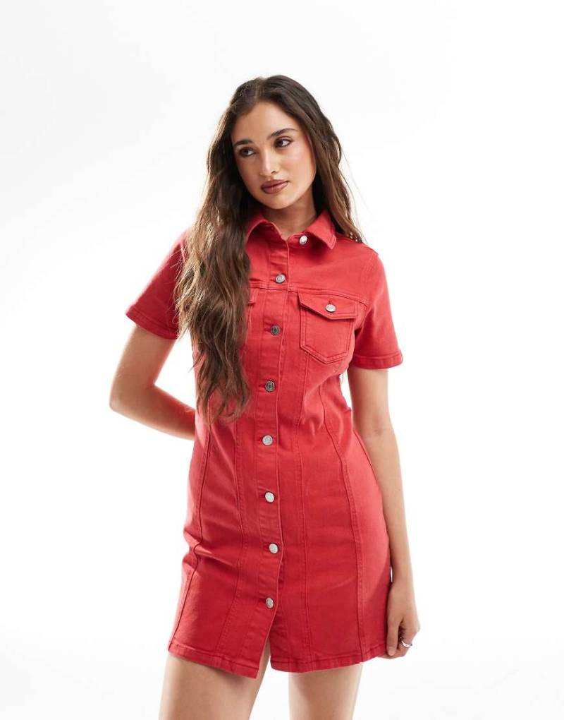 ASOS DESIGN - Figurbetontes Jeans-Hemdblusenkleid in Rot von ASOS DESIGN