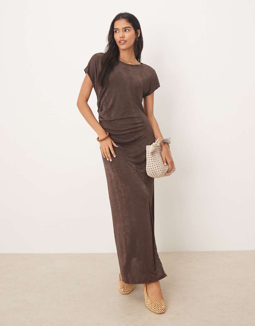 ASOS DESIGN - Figurbetontes Maxikleid in Braun mit Nahtdetail und Flügelärmeln-Brown von ASOS DESIGN