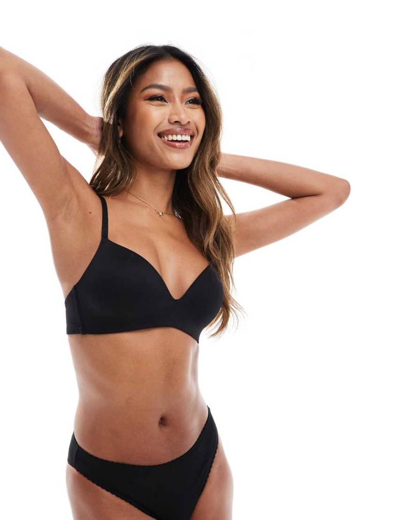 ASOS DESIGN - Figurformender Push-up-BH in Schwarz ohne Bügel von ASOS DESIGN