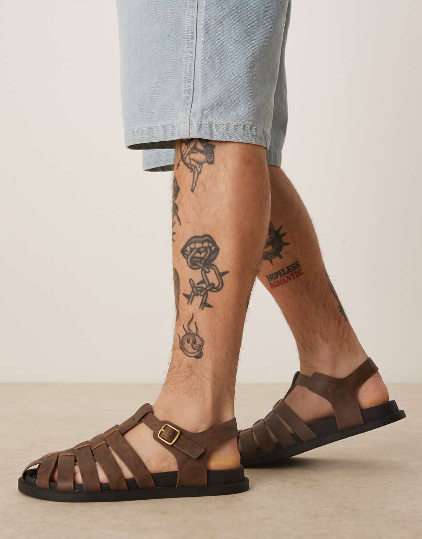 ASOS DESIGN - Fischer-Sandalen in Braun von ASOS DESIGN