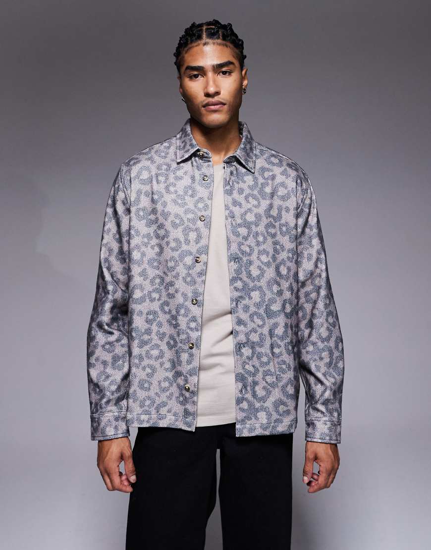 ASOS DESIGN - Flanell-Hemdjacke mit Leopardenmuster-Brown von ASOS DESIGN
