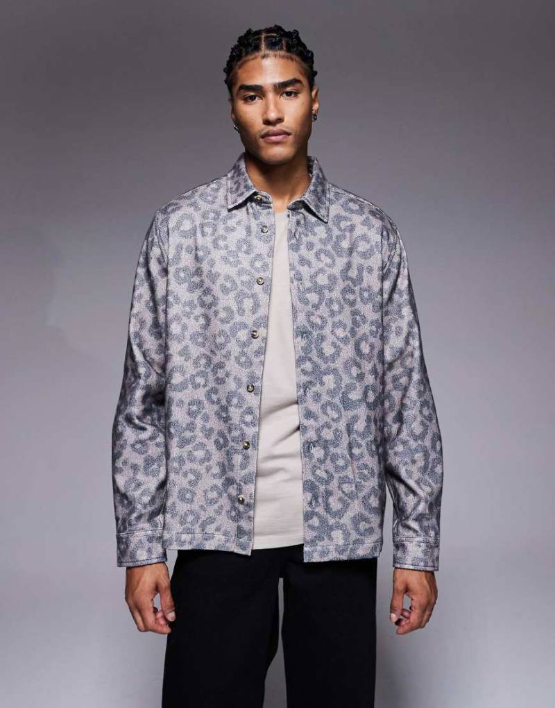 ASOS DESIGN - Flanell-Hemdjacke mit Leopardenmuster-Brown von ASOS DESIGN