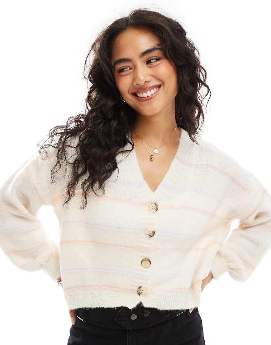ASOS DESIGN - Flauschige Oversize-Strickjacke in gestreiftem Ecru-Bunt ASOS DESIGN - Flauschige Oversize-Strickjacke in gestreiftem Ecru-Bunt von ASOS DESIGN