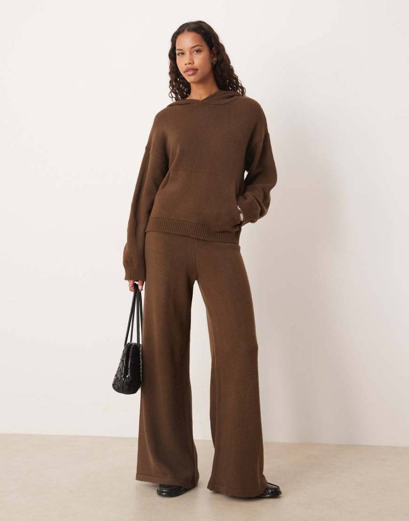 ASOS DESIGN - Flauschige Strickhose in Schokobraun mit weitem Bein, Kombiteil-Brown von ASOS DESIGN