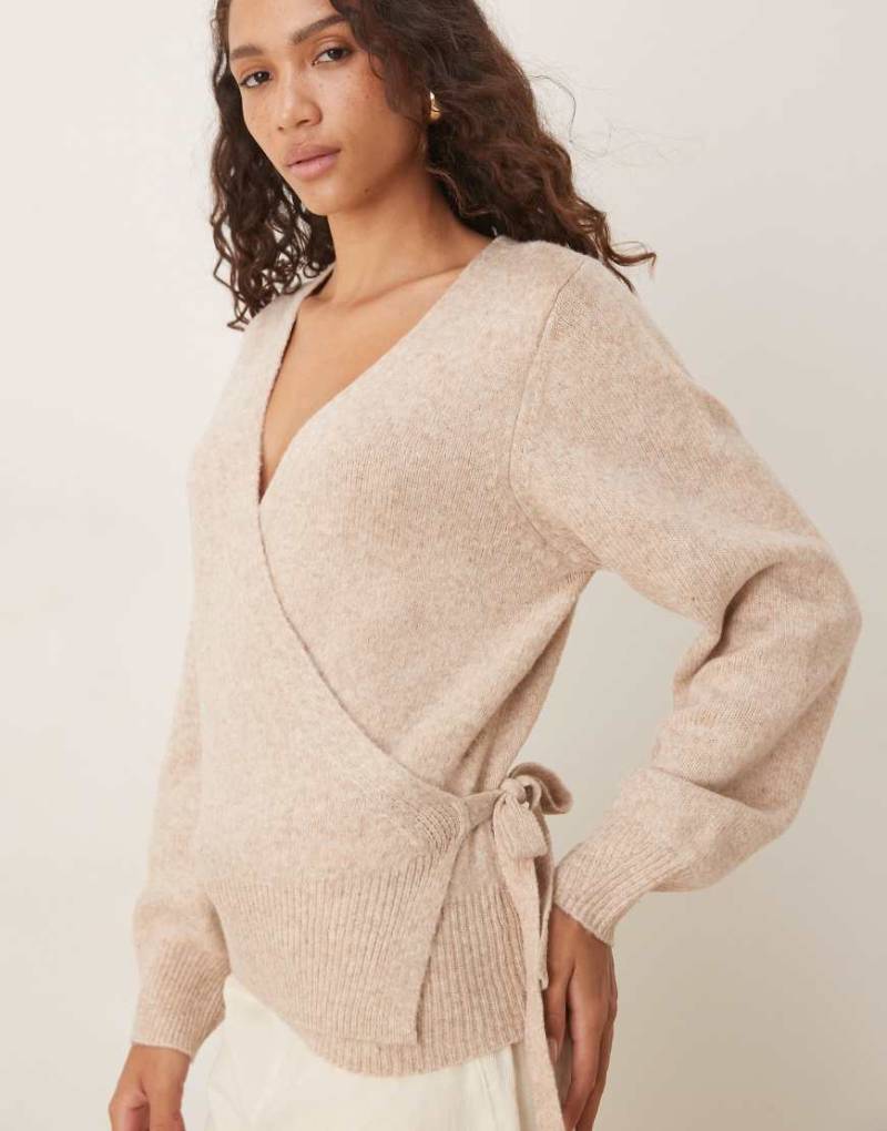ASOS DESIGN - Strickjacke in Hellbeige mit Wickeldesign-Neutral von ASOS DESIGN