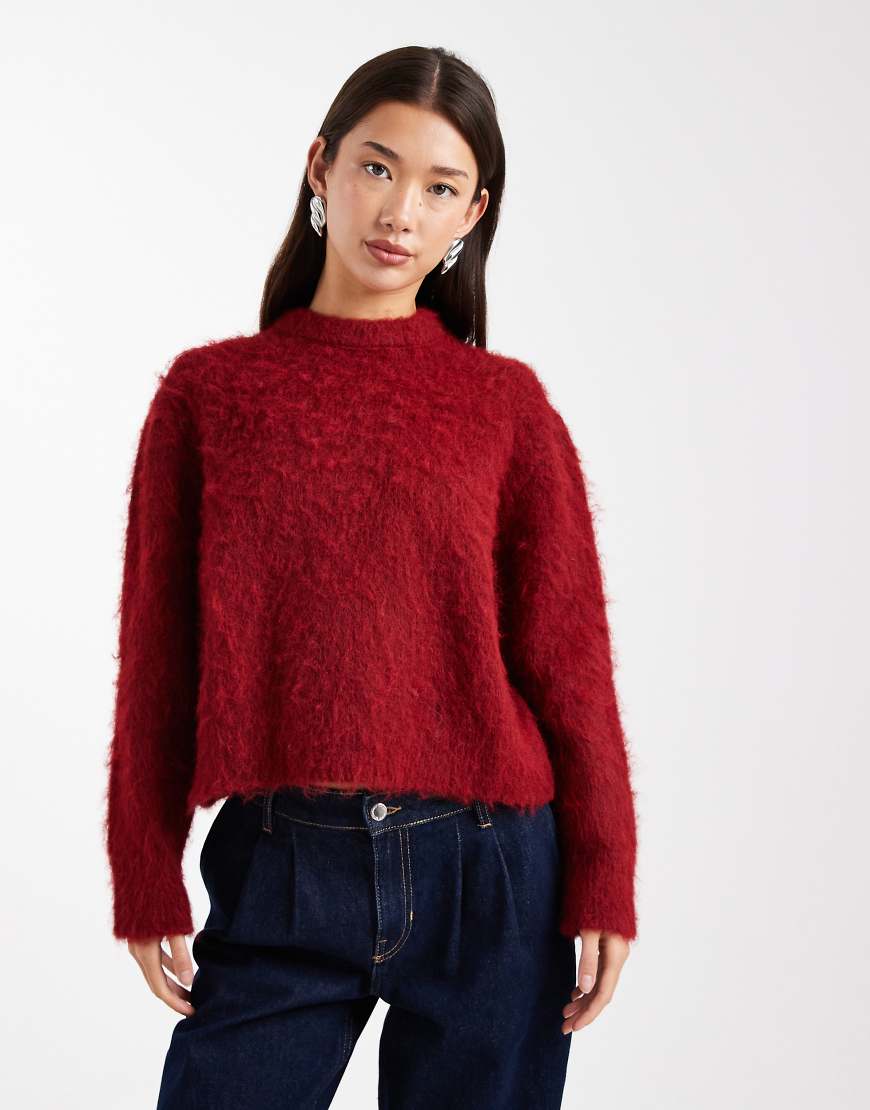 ASOS DESIGN - Flauschiger, angerauter Pullover in Burgunderrot-Grün von ASOS DESIGN