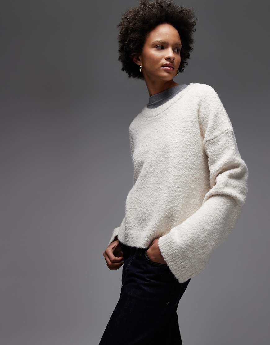 ASOS DESIGN - Flauschiger Bouclé-Strickpullover in Ecru mit weiten Ärmeln-Weiß ASOS DESIGN - Flauschiger Bouclé-Strickpullover in Ecru mit weiten Ärmeln-Weiß von ASOS DESIGN