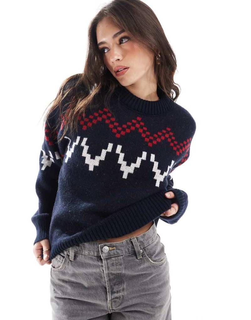 ASOS DESIGN - Flauschiger Norwegerpullover in Marineblau von ASOS DESIGN