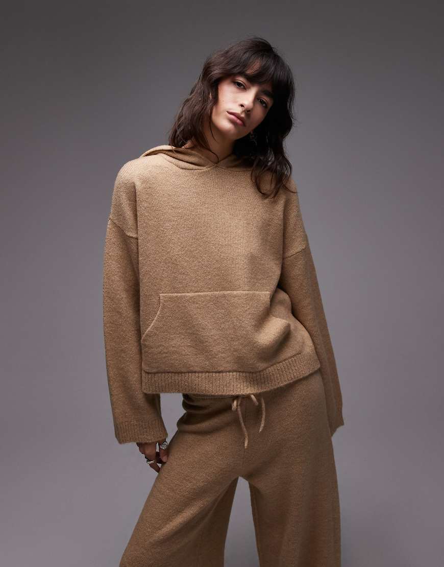 ASOS DESIGN - Flauschiger Oversize-Kapuzenpullover aus Strick in Mokka, Kombiteil-Rot ASOS DESIGN - Flauschiger Oversize-Kapuzenpullover aus Strick in Mokka, Kombiteil-Rot von ASOS DESIGN