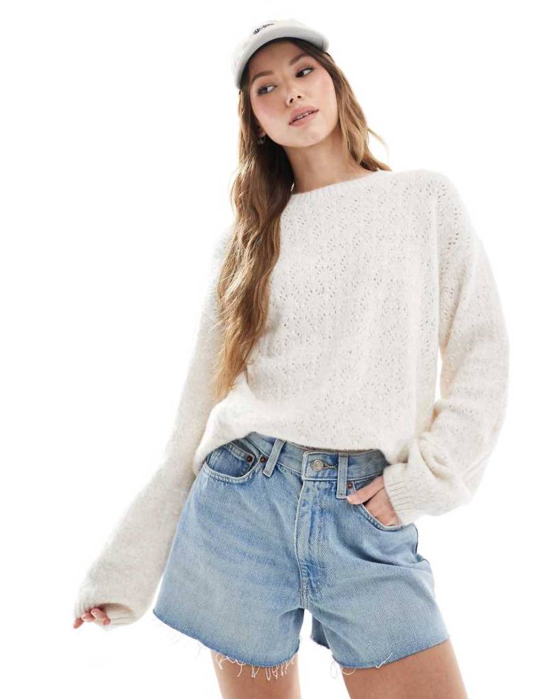 ASOS DESIGN - Flauschiger Pullover aus Pointelle-Strick in Ecru-Weiß von ASOS DESIGN