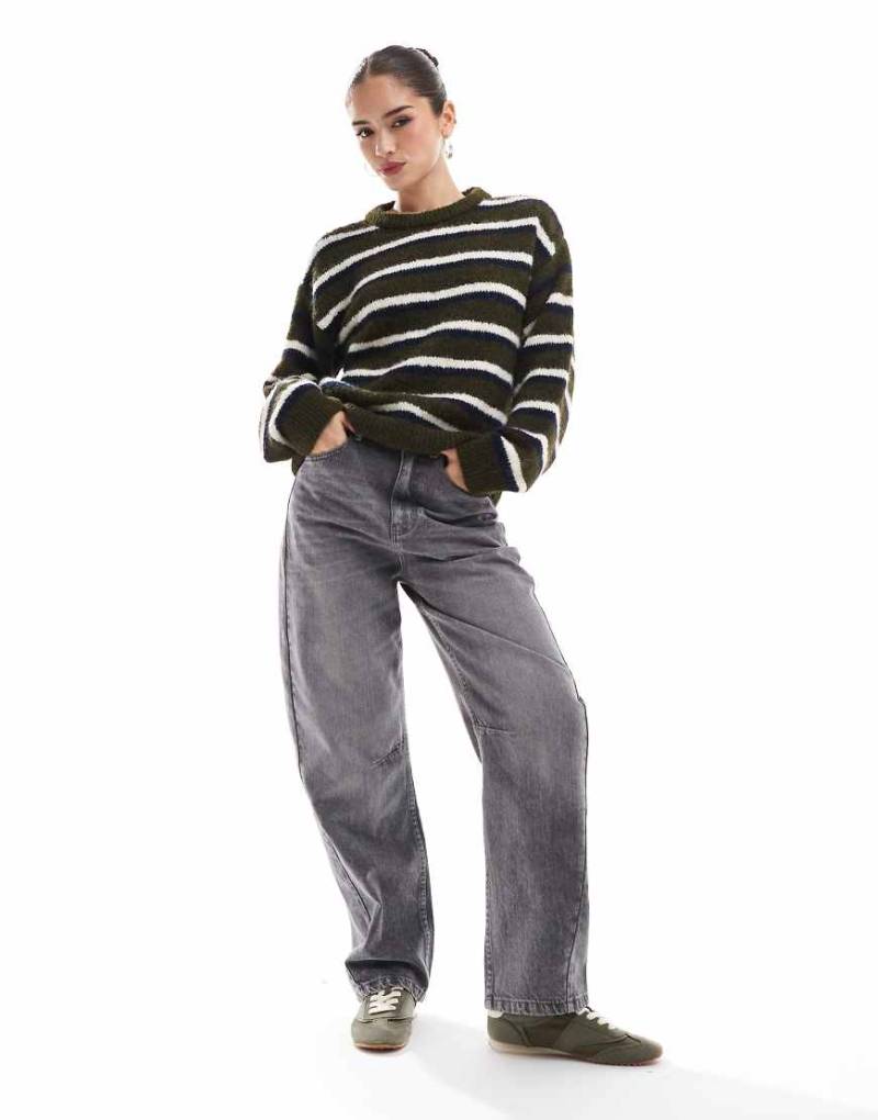 ASOS DESIGN - Flauschiger Strickpullover aus Wollmix in Marineblau und Tannengrün gestreift-Bunt von ASOS DESIGN