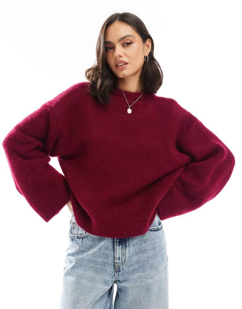 ASOS DESIGN - Flauschiger Strickpullover in Burgunderrot mit weiten Ärmeln von ASOS DESIGN