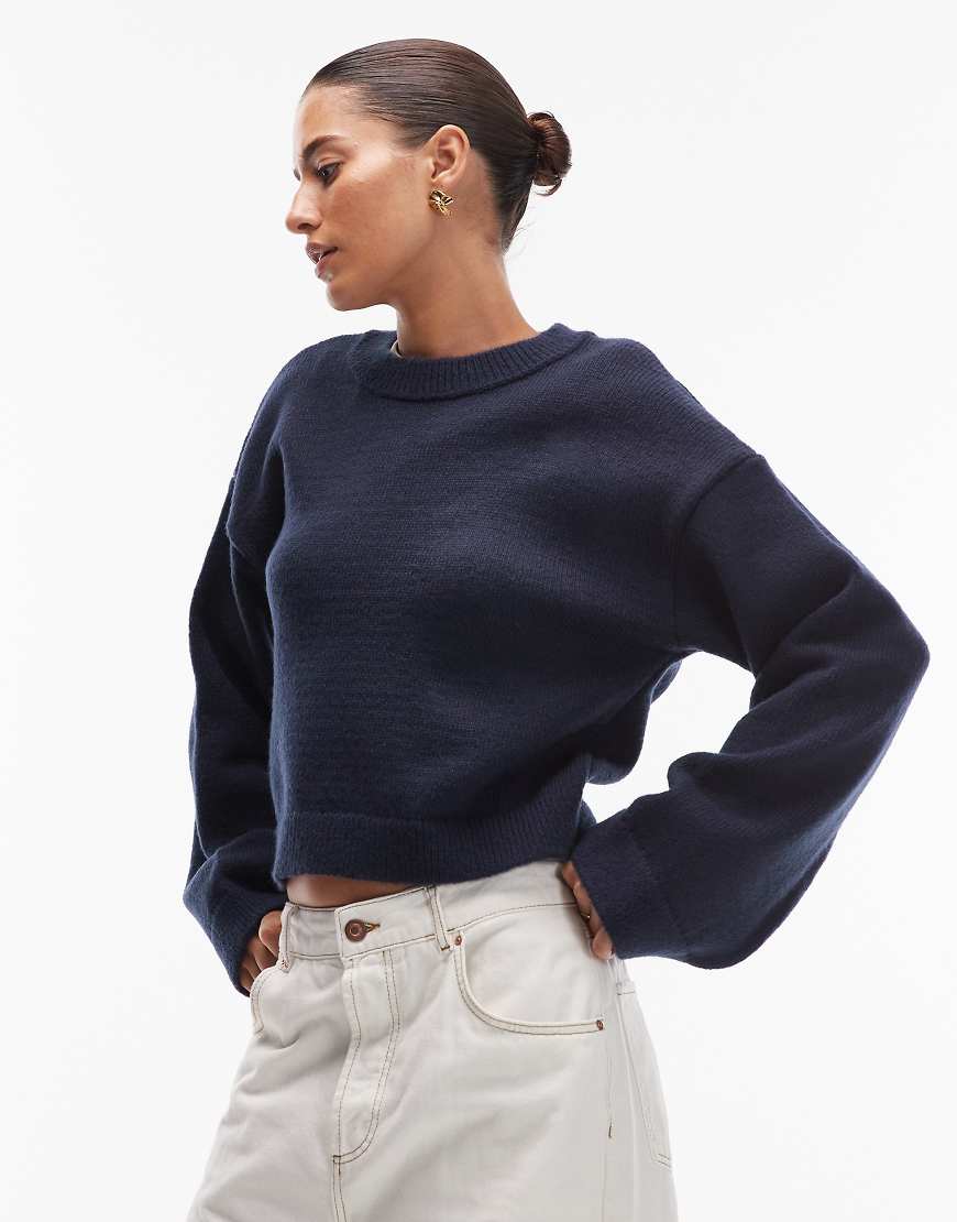 ASOS DESIGN - Flauschiger Strickpullover in Marineblau mit weiten Ärmeln ASOS DESIGN - Flauschiger Strickpullover in Marineblau mit weiten Ärmeln von ASOS DESIGN