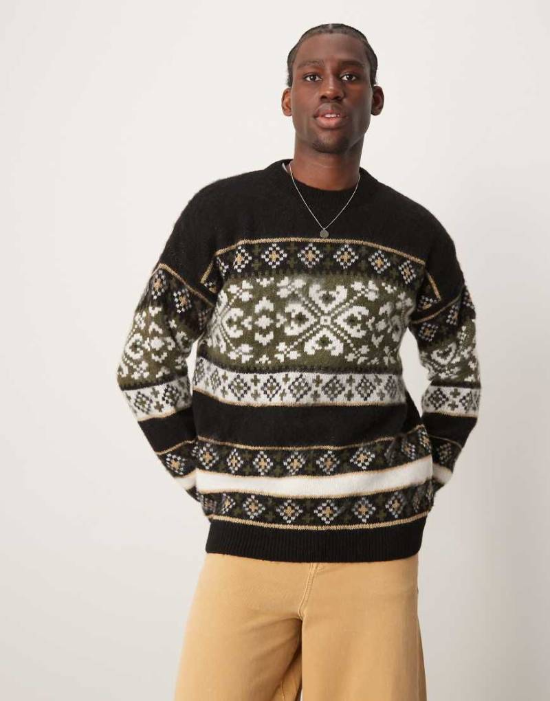 ASOS DESIGN - Flauschiger Strickpullover in Schwarz mit lockerem Schnitt, Rundhalsausschnitt und Norwegermuster von ASOS DESIGN