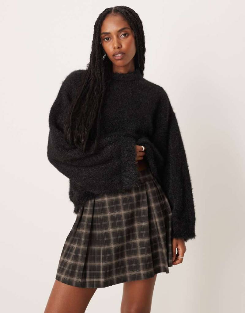 ASOS DESIGN - Flauschiger Strickpullover in Schwarz mit weiten Ärmeln-Grün von ASOS DESIGN