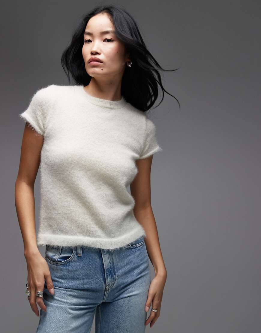 ASOS DESIGN - Flauschiges Feinstrickoberteil in Ecru-Weiß von ASOS DESIGN