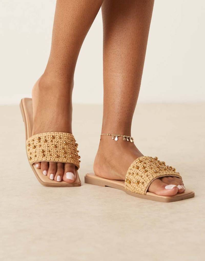 ASOS DESIGN - Flavia - Flache Espadrille-Sandalen in Natur/Gold mit Perlenverzierung-Neutral von ASOS DESIGN