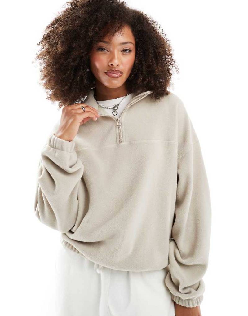 ASOS DESIGN - Fleece-Oberteil in Stone mit halblangem Reißverschluss-Neutral von ASOS DESIGN