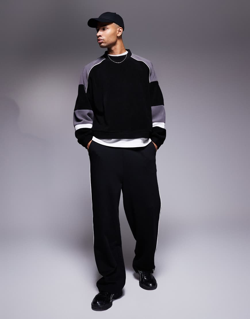 ASOS DESIGN - Fleece-Pullover in Schwarz, Grau und Weiß mit extremem Oversize-Schnitt und Blockfarben-Design von ASOS DESIGN