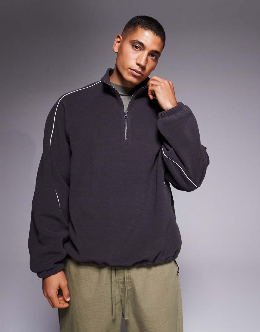 ASOS DESIGN - Fleece-Sweatshirt in Anthrazit mit kurzem Reißverschluss und Paspelierung, Relaxed-Fit-Passform-Grau von ASOS DESIGN