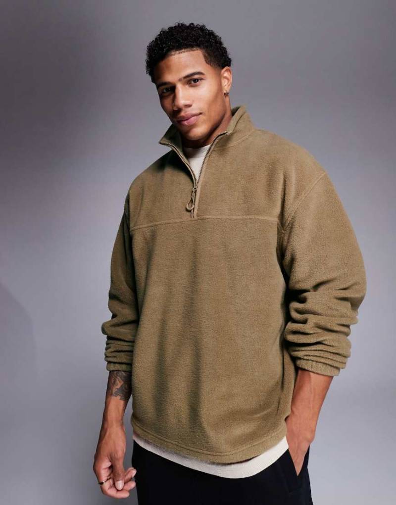 ASOS DESIGN - Fleece-Sweatshirt in Beige mit kurzem Reißverschluss und Oversize-Schnitt-Neutral von ASOS DESIGN
