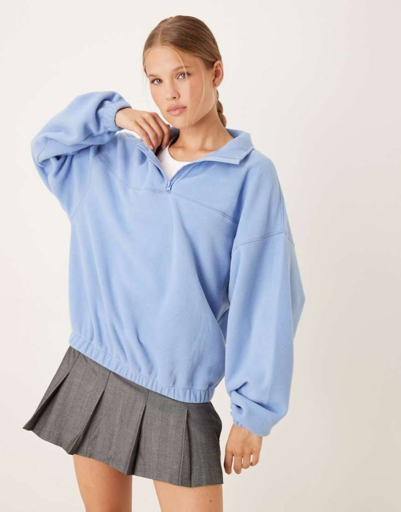 ASOS DESIGN - Fleece-Sweatshirt in Dämmerungsblau mit kurzem Reißverschluss von ASOS DESIGN