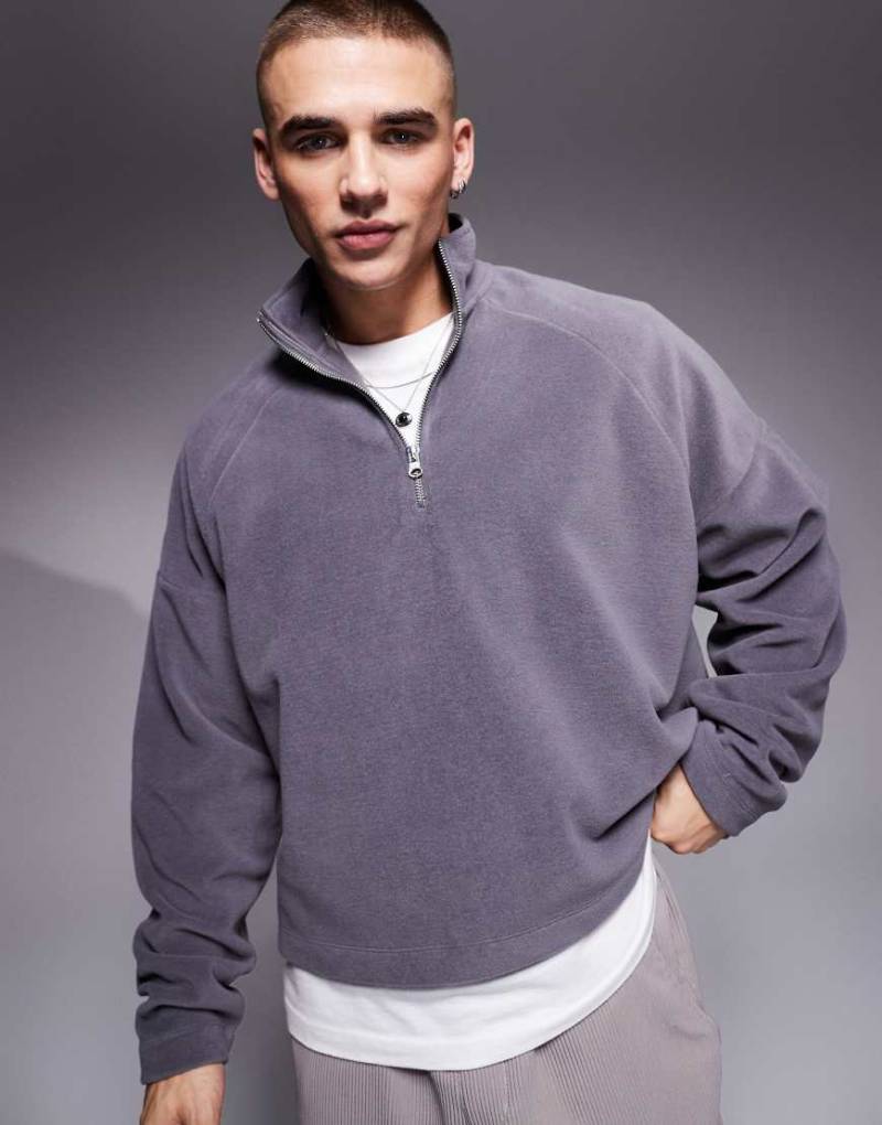 ASOS DESIGN - Fleece-Sweatshirt in Grau mit kurzem Reißverschluss und Oversize-Schnitt von ASOS DESIGN