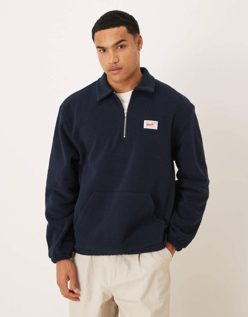 ASOS DESIGN - Relaxed-Fit-Sweatshirt aus Fleece in Marineblau mit 3/4 Ärmeln und Etikett aus Webstoff von ASOS DESIGN