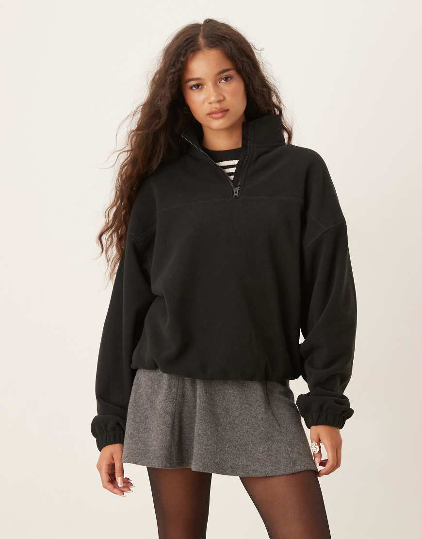 ASOS DESIGN - Fleece-Sweatshirt in Schwarz mit kurzem Reißverschluss ASOS DESIGN - Fleece-Sweatshirt in Schwarz mit kurzem Reißverschluss von ASOS DESIGN