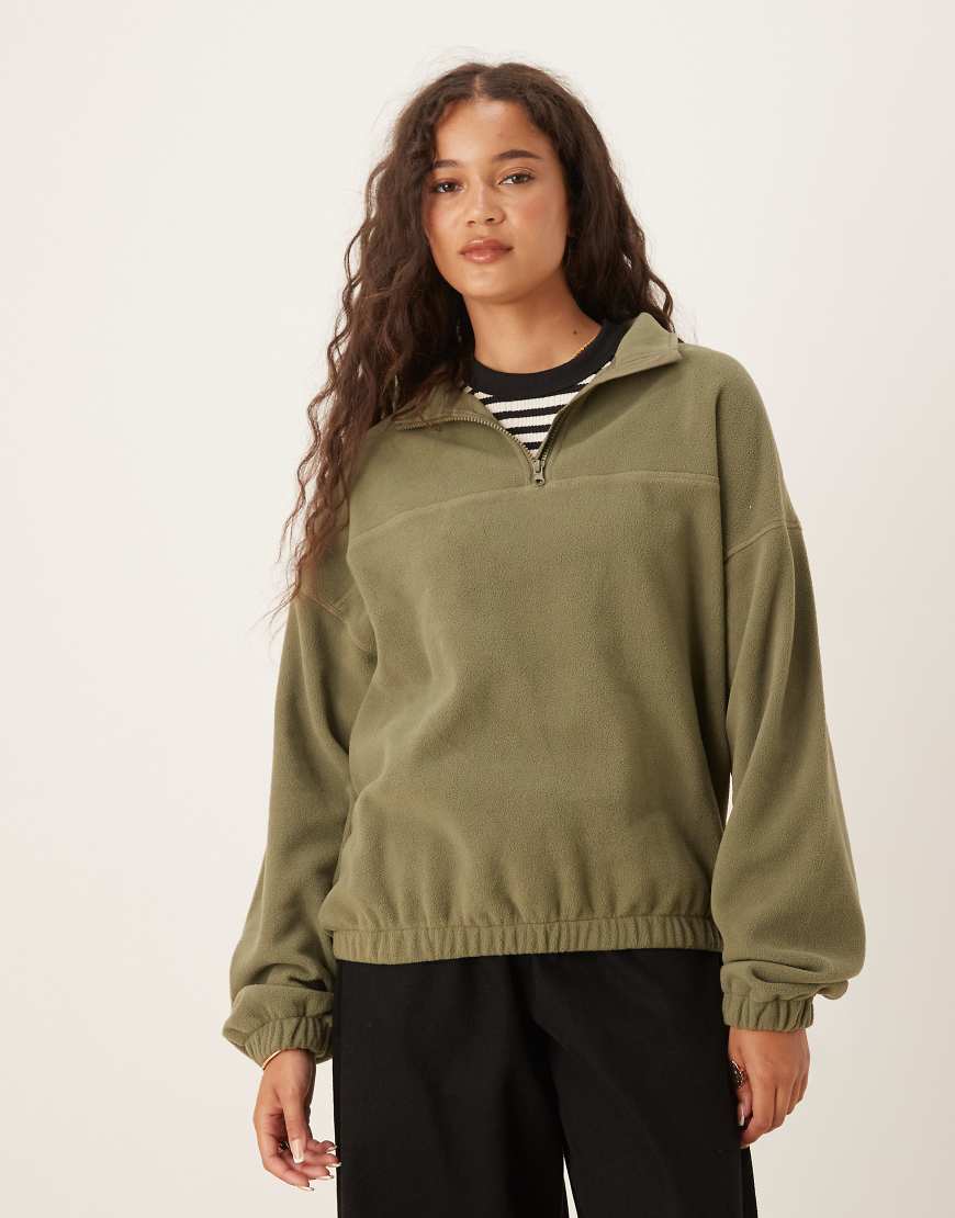 ASOS DESIGN - Fleecepullover in Khaki mit kurzem Reißverschluss-Grün ASOS DESIGN - Fleecepullover in Khaki mit kurzem Reißverschluss-Grün von ASOS DESIGN