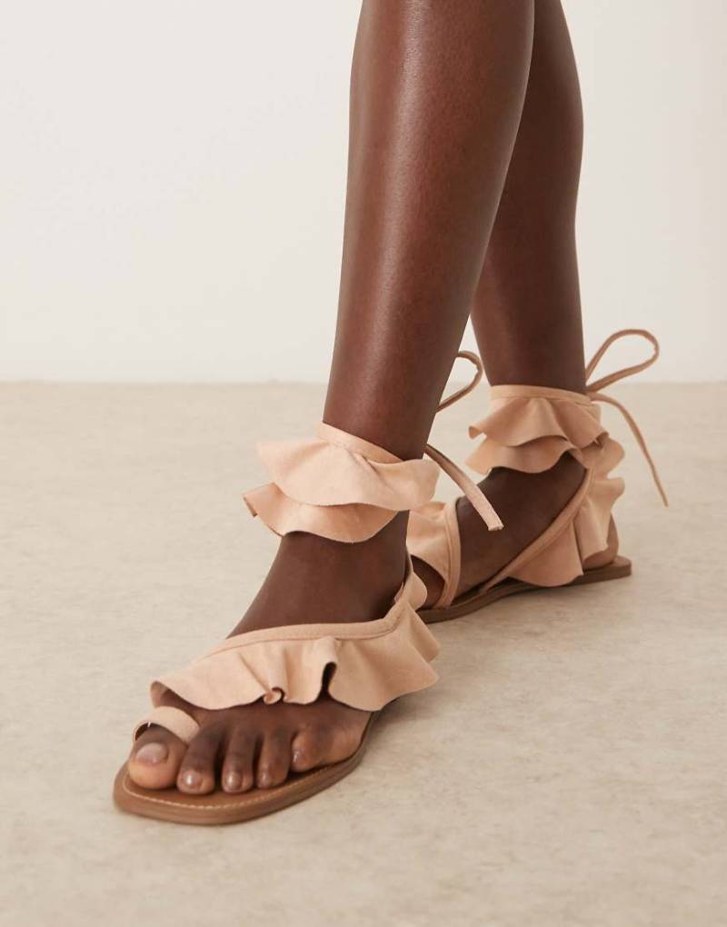 ASOS DESIGN - Flourish - Flache Sandalen in Blush mit Rüschen-Rosa von ASOS DESIGN